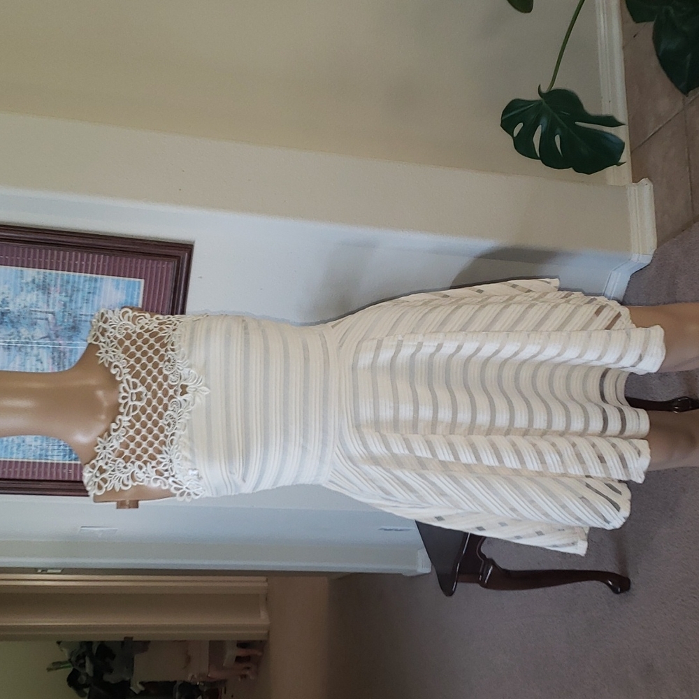 Olive Tree s mesh & bandage stripes embroidered sweetheart neck